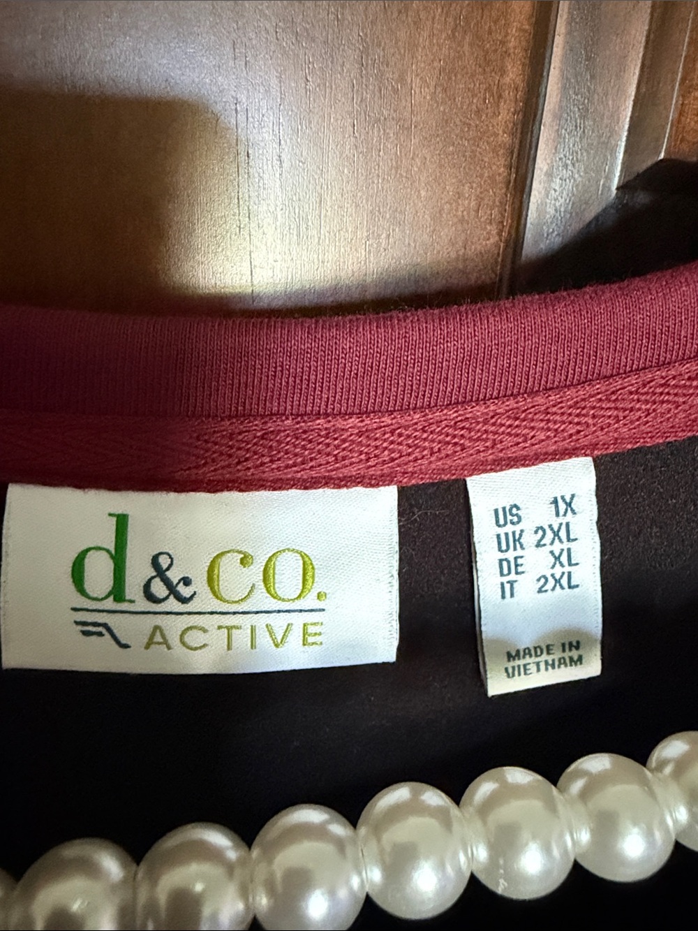 D&Co Everyday Sweatshirt Tunic Top in Burgundy - Picture 3 of 8